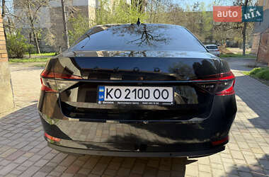 Лифтбек Skoda Superb 2022 в 