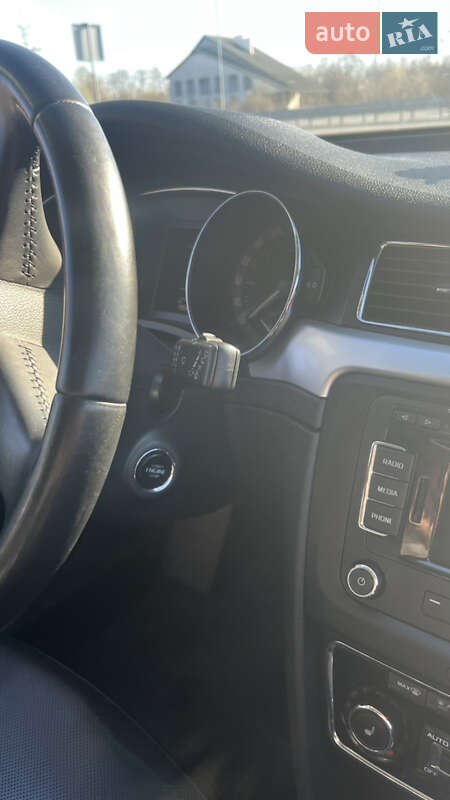 Универсал Skoda Superb 2012 в Звягеле