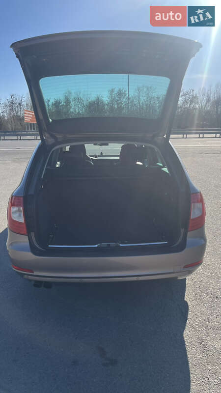 Универсал Skoda Superb 2012 в Звягеле