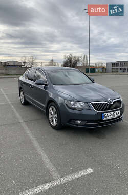 Лифтбек Skoda Superb 2013 в 