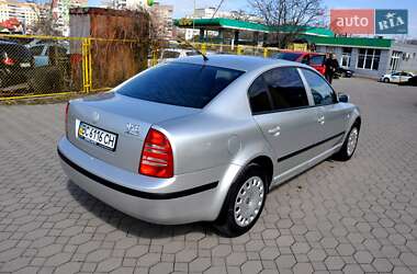 Лифтбек Skoda Superb 2005 в 