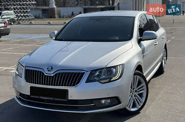 Лифтбек Skoda Superb 2013 в 