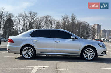 Лифтбек Skoda Superb 2013 в 