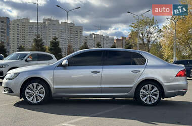 Лифтбек Skoda Superb 2013 в 
