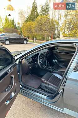 Лифтбек Skoda Superb 2016 в 