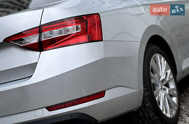 Лифтбек Skoda Superb 2022 в 