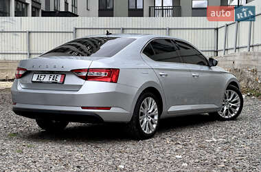 Лифтбек Skoda Superb 2022 в 