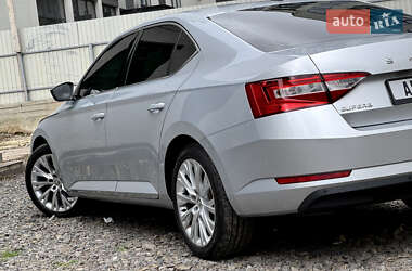 Лифтбек Skoda Superb 2022 в 