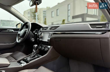 Лифтбек Skoda Superb 2016 в 