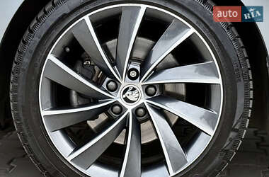 Лифтбек Skoda Superb 2016 в 