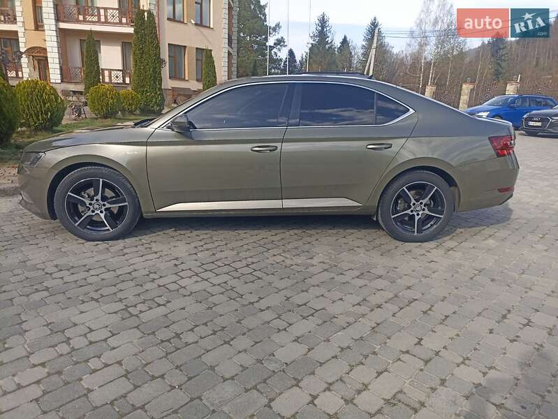 Лифтбек Skoda Superb 2016 в Яремче