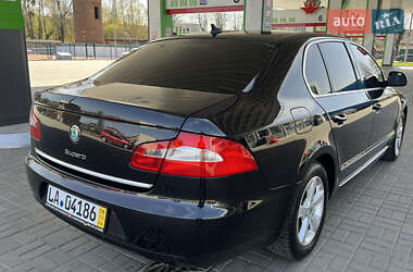 Лифтбек Skoda Superb 2013 в 
