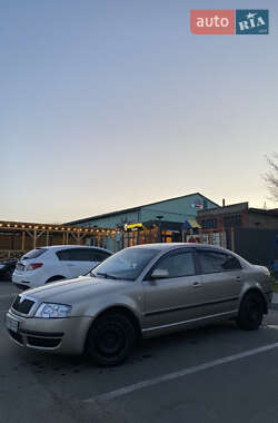 Лифтбек Skoda Superb 2004 в 