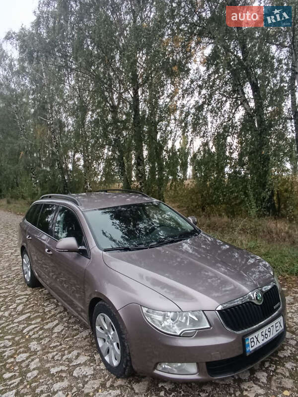 Универсал Skoda Superb 2012 в Волочиске
