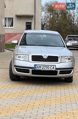 Лифтбек Skoda Superb 2003 в 