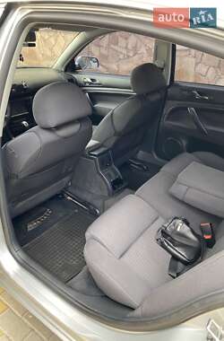 Лифтбек Skoda Superb 2003 в 
