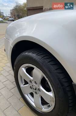 Лифтбек Skoda Superb 2003 в 