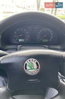 Лифтбек Skoda Superb 2003 в 
