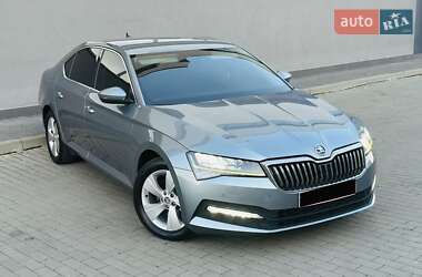Лифтбек Skoda Superb 2019 в 