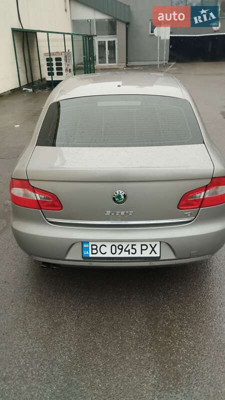 Лифтбек Skoda Superb 2011 в Львове