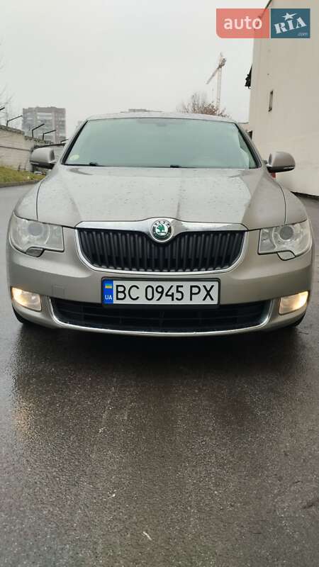 Лифтбек Skoda Superb 2011 в Львове