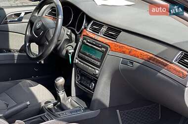 Лифтбек Skoda Superb 2013 в 