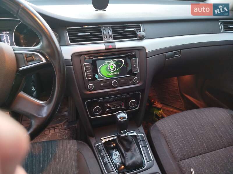 Універсал Skoda Superb 2014 в Охтирці