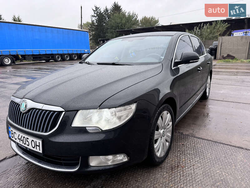 Лифтбек Skoda Superb 2012 в Шептицькому