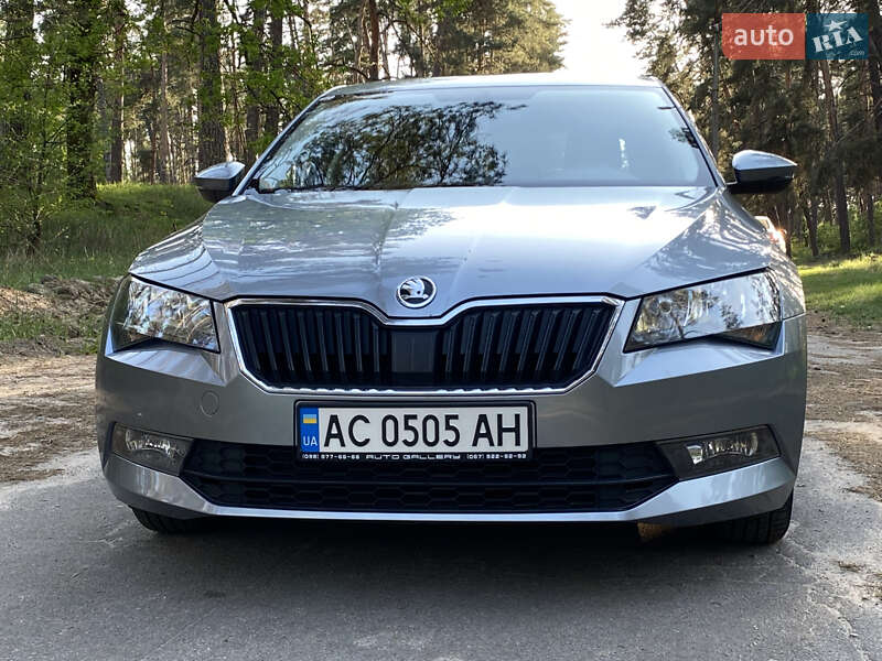 Лифтбек Skoda Superb 2016 в Черкассах