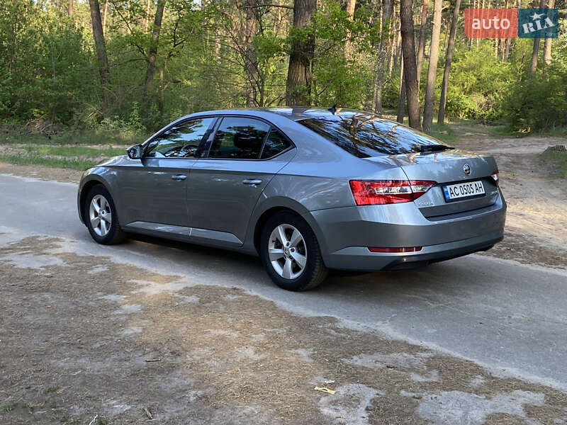 Лифтбек Skoda Superb 2016 в Черкассах