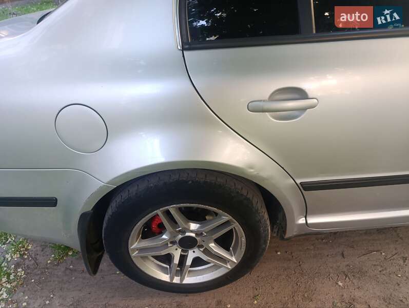 Лифтбек Skoda Superb 2004 в Запорожье
