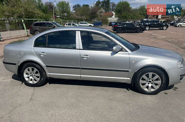 Лифтбек Skoda Superb 2005 в 