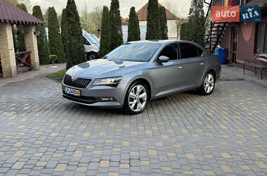 Лифтбек Skoda Superb 2019 в 