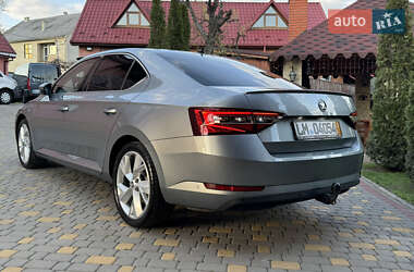 Лифтбек Skoda Superb 2019 в 