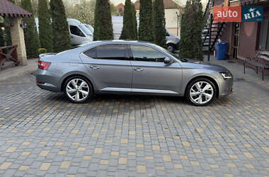Лифтбек Skoda Superb 2019 в 