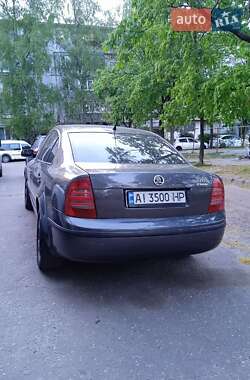 Лифтбек Skoda Superb 2004 в 