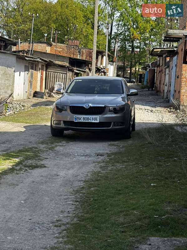 Ліфтбек Skoda Superb 2011 в Рівному