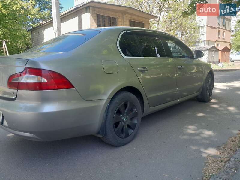 Лифтбек Skoda Superb 2013 в Кривом Роге