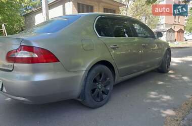 Лифтбек Skoda Superb 2013 в 