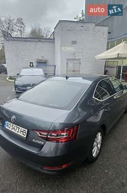 Лифтбек Skoda Superb 2016 в 