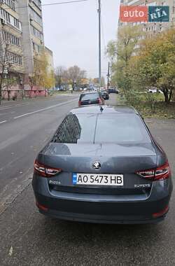 Лифтбек Skoda Superb 2016 в 
