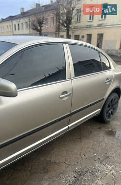 Лифтбек Skoda Superb 2005 в 