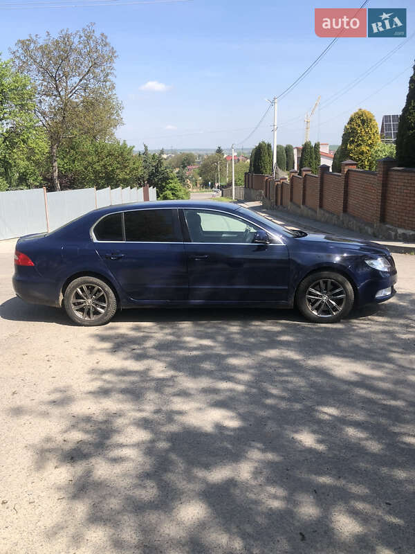 Лифтбек Skoda Superb 2011 в Львове