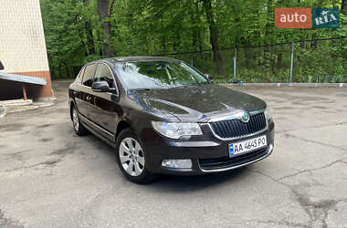 Лифтбек Skoda Superb 2013 в 