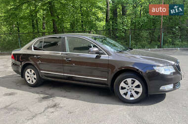 Лифтбек Skoda Superb 2013 в 