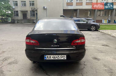 Лифтбек Skoda Superb 2013 в 