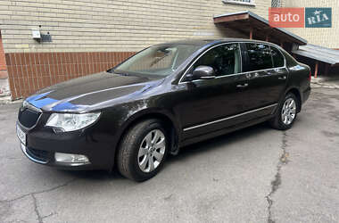 Лифтбек Skoda Superb 2013 в 