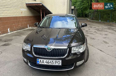 Лифтбек Skoda Superb 2013 в 
