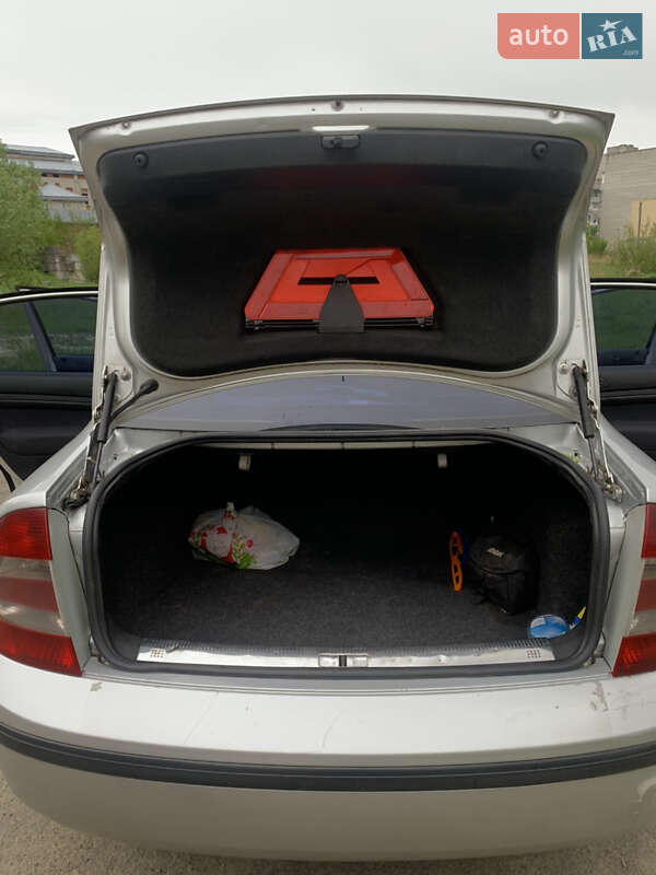 Ліфтбек Skoda Superb 2004 в Бориславі