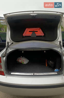 Лифтбек Skoda Superb 2004 в 